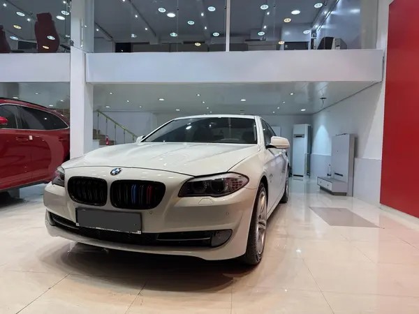 ب ام و، سری 5 سدان