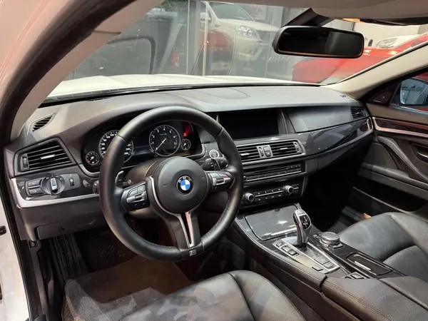 ب ام و، سری 5 سدان