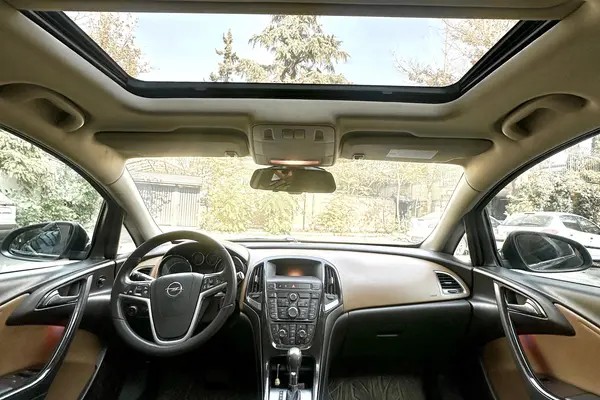 اپل، آسترا هاچ بک