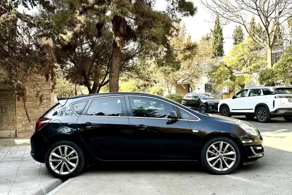 اپل، آسترا هاچ بک