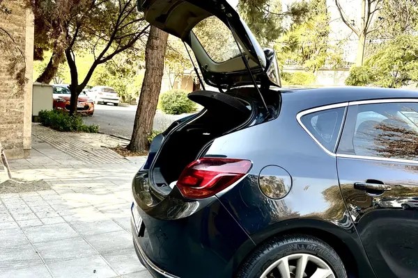 اپل، آسترا هاچ بک