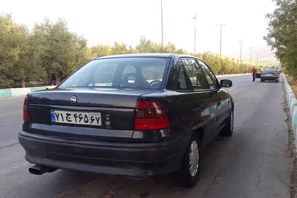 اپل، آسترا سدان