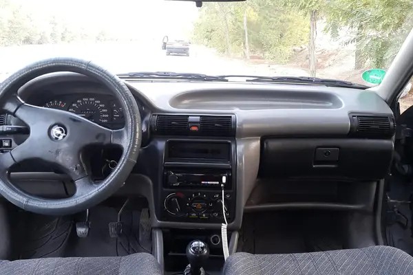 اپل، آسترا سدان