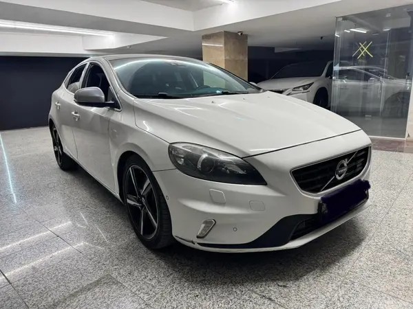 ولوو، V40