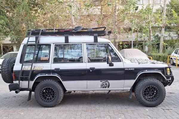 میتسوبیشی، پاجرو چهار در