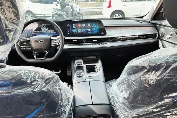 فونیکس، آریزو 8 (Z8)