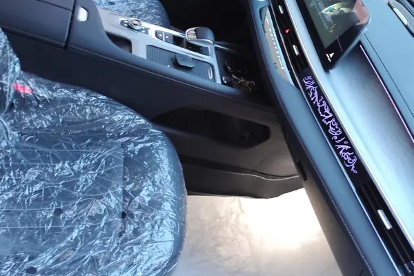 فونیکس، آریزو 8 (Z8)