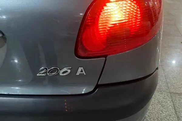 پژو، 206