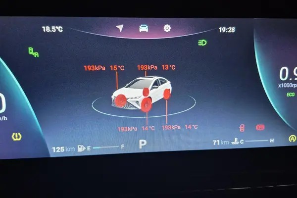 فونیکس، آریزو 6 جی تی (Z6 GT)