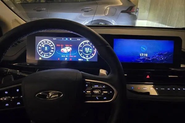 فونیکس، آریزو 6 جی تی (Z6 GT)