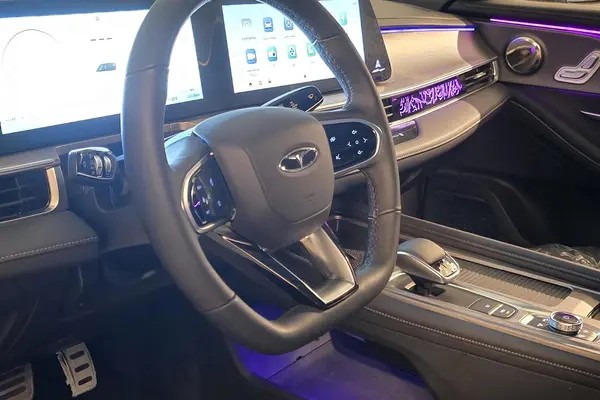 فونیکس، آریزو 8 هیبرید (Z8 PHEV)