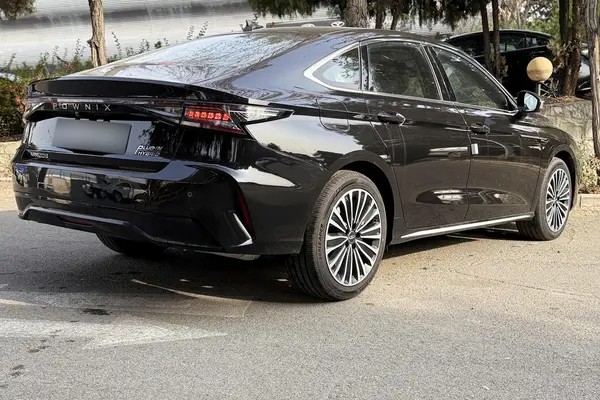 فونیکس، آریزو 8 هیبرید (Z8 PHEV)