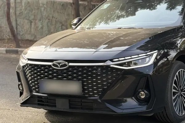 فونیکس، آریزو 8 هیبرید (Z8 PHEV)