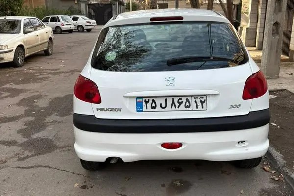 پژو، 206