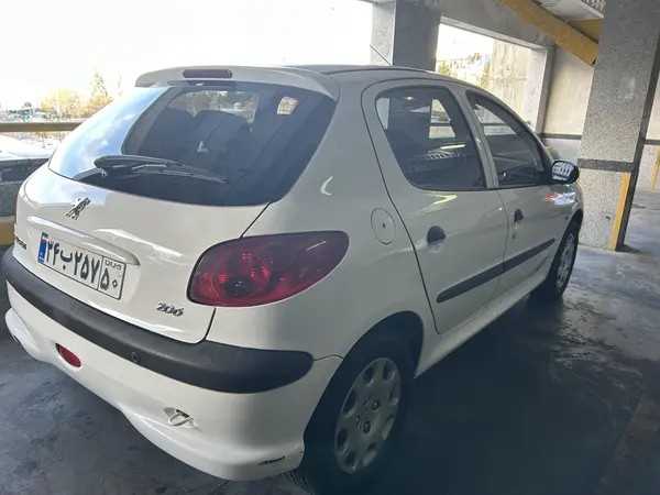 پژو، 206