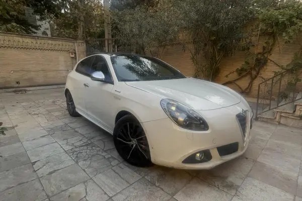 آلفارومئو، جولیتا