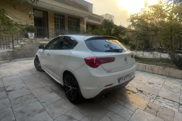 آلفارومئو، جولیتا