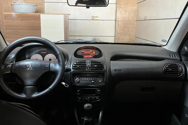 پژو، 206