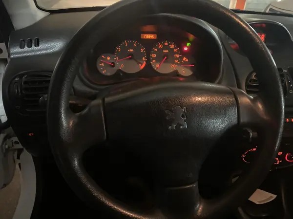 پژو، 206