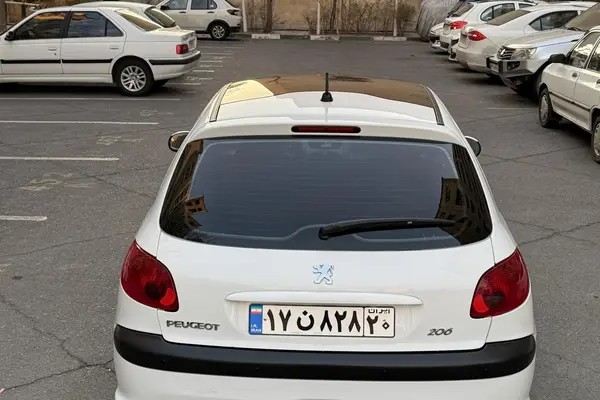 پژو، 206