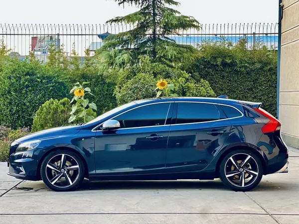 ولوو، V40