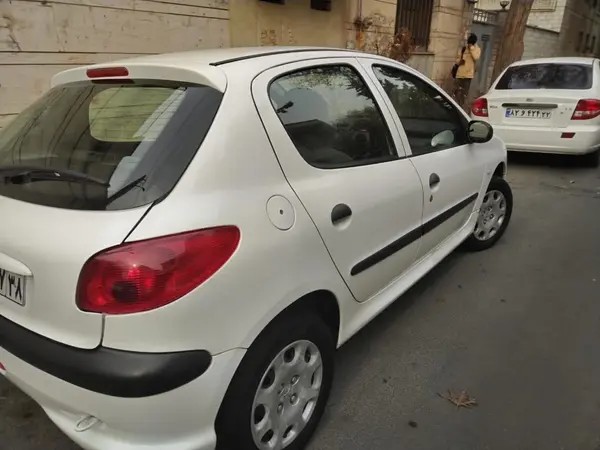 پژو، 206