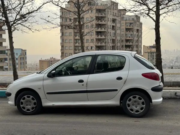 پژو، 206