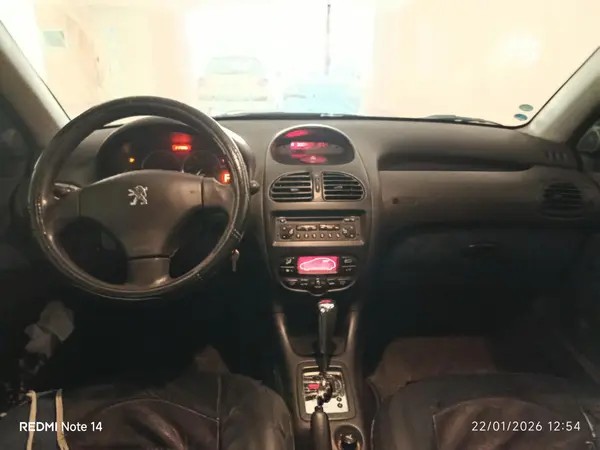 پژو، 206