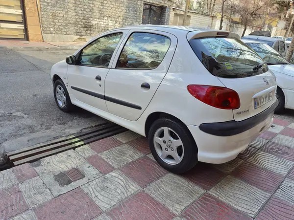 پژو، 206