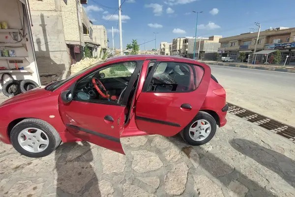 پژو، 206