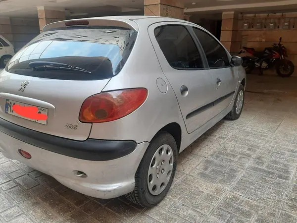 پژو، 206