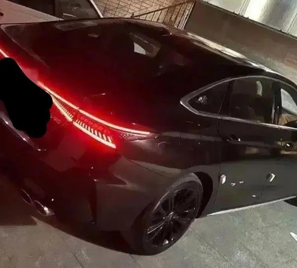 فونیکس، آریزو 8 (Z8)