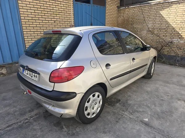 پژو، 206