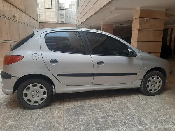 پژو، 206