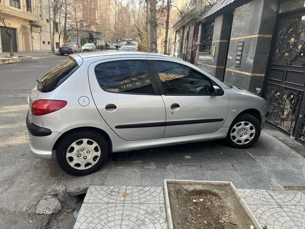 پژو، 206