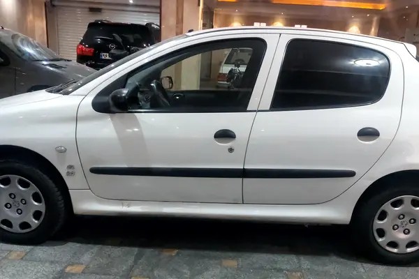 پژو، 206