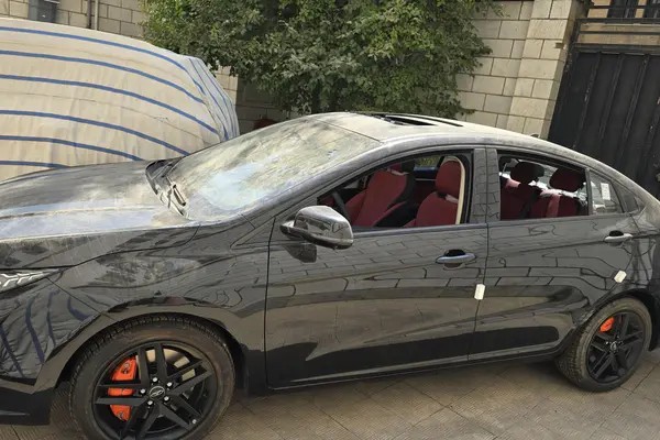 فونیکس، آریزو 6 جی تی (Z6 GT)