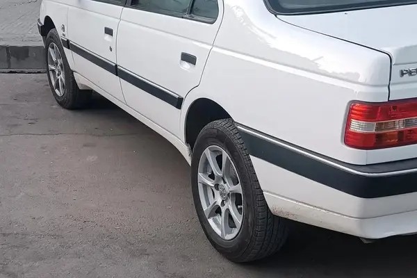 پژو، 405