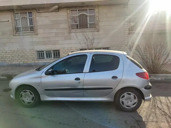 پژو، 206