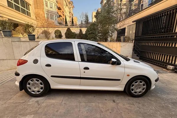پژو، 206