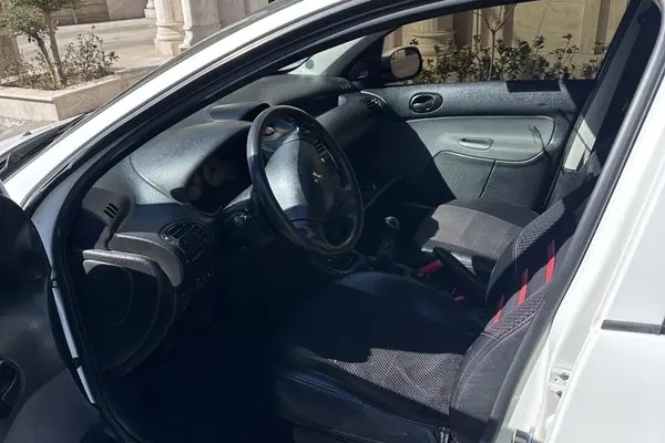 پژو، 206