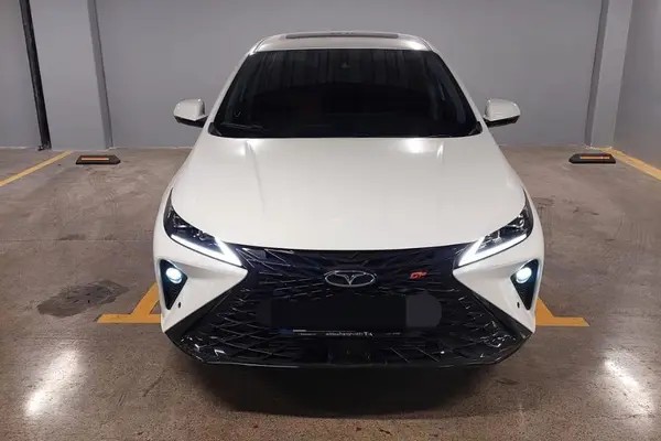 فونیکس، آریزو 6 جی تی (Z6 GT)