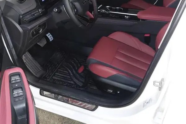 فونیکس، آریزو 6 جی تی (Z6 GT)