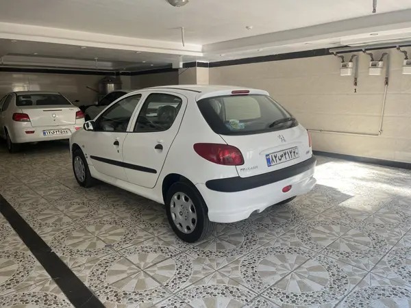 پژو، 206