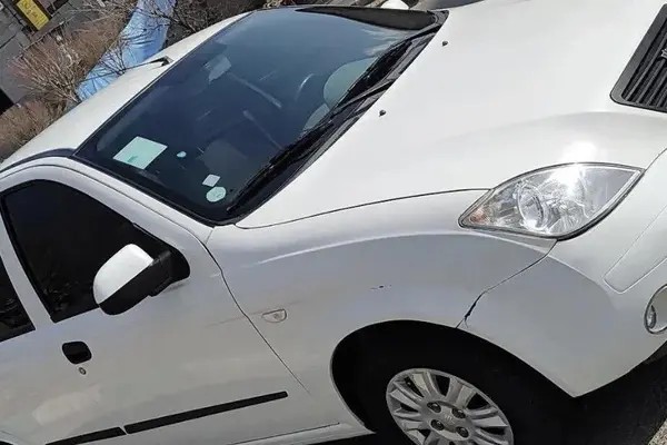 تیبا، هاچ بک