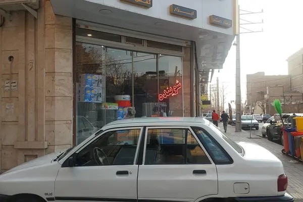 پراید، صندوق دار
