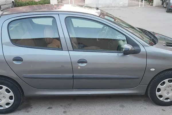 پژو، 206