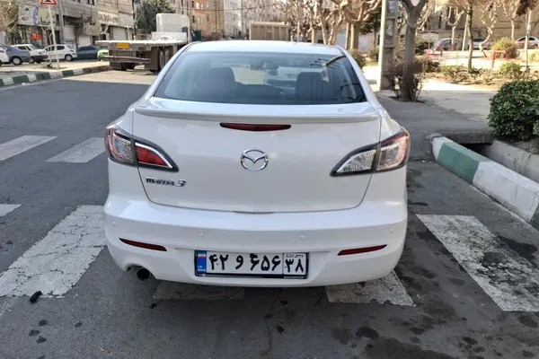 مزدا، 3 نیو صندوق دار