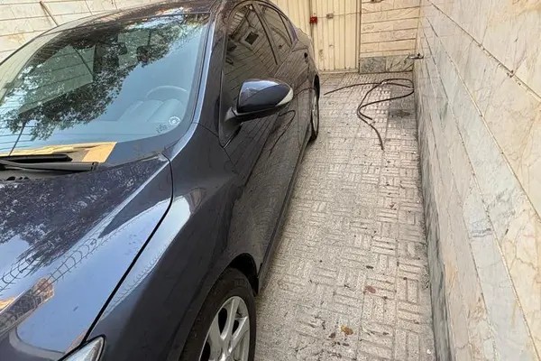مزدا، 3 نیو صندوق دار