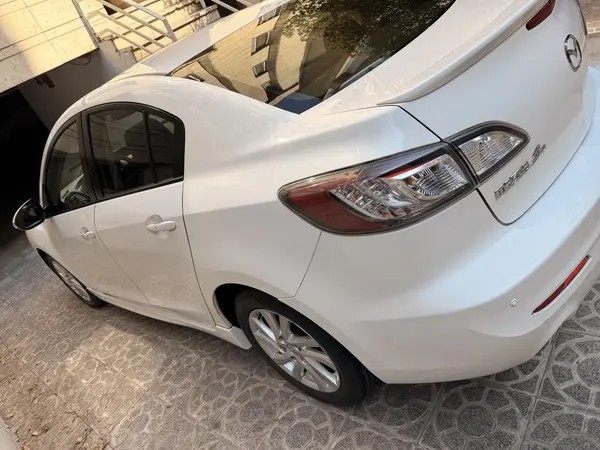 مزدا، 3 نیو صندوق دار